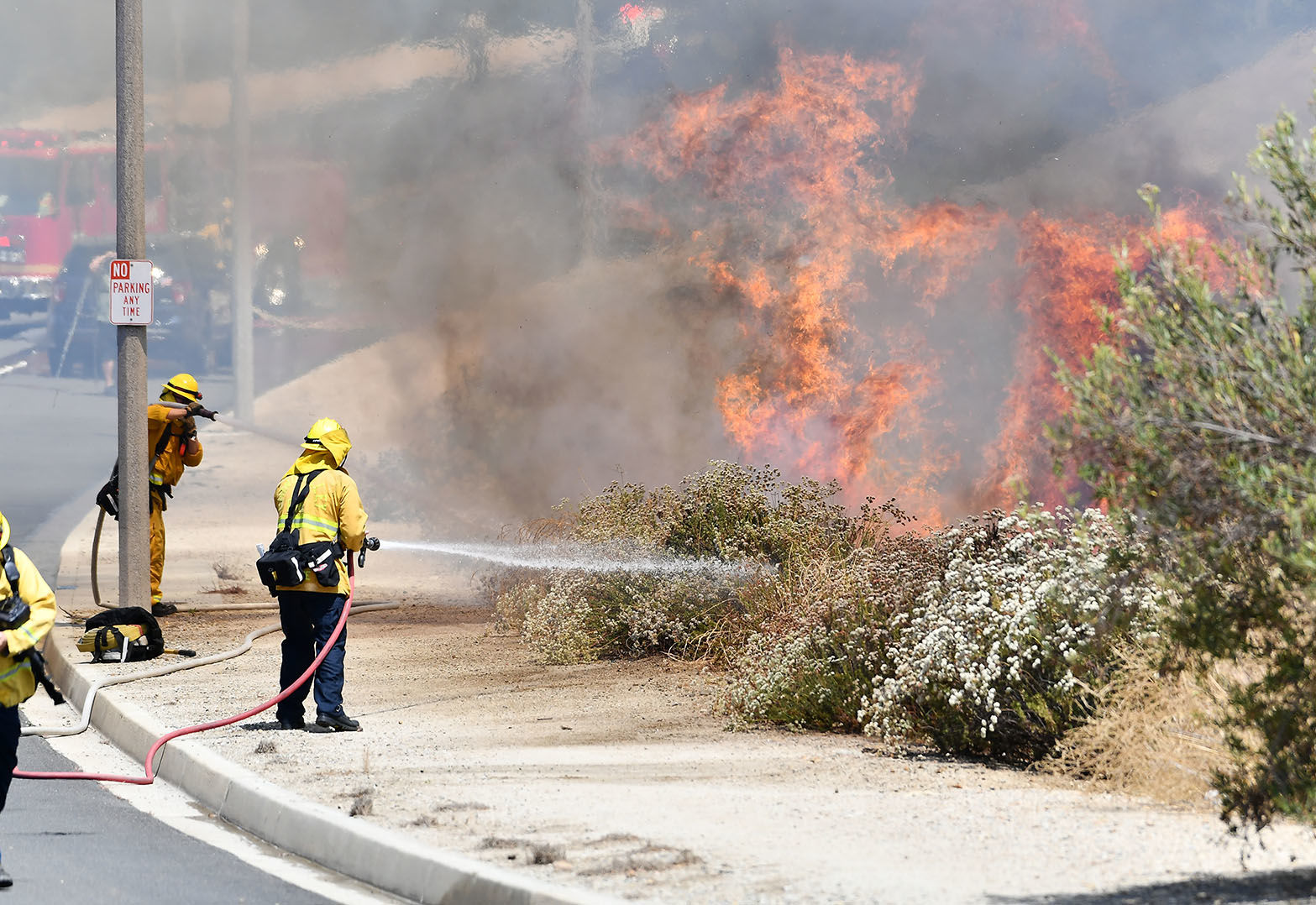 Brush fire burns 110 acres in Chino Hills; road closures in place